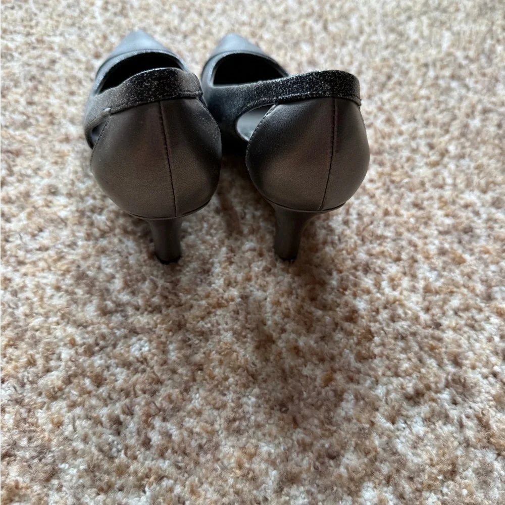 Life Stride Soft System 2.5" Heels Cap toe Pump Metallic Gray Sparkle 7 Classy - Picture 3 of 5